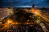 Central Park und das Capitol-Gebäude in der Abenddämmerung in Havanna, Kuba, Havanna, Kuba