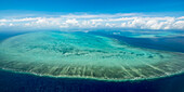 Luftaufnahme des Great Barrier Reefs, des größten Korallenriffs der Welt, Queensland, Australien