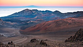 Sonnenuntergang über dem Vulkan Haleakala, Maui, Hawaii, Vereinigte Staaten von Amerika