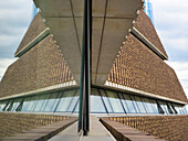 Blick auf die Erweiterung des Blavatnik-Gebäudes der Kunstgalerie und des Museums Tate Modern in Bankside, London, London, England, Vereinigtes Königreich