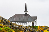 Kirche in Holmavik, Teil der Gemeinde Strandabyggo, mit 375 Einwohnern. In Holmavik befindet sich das Museum für isländische Zauberei und Hexerei,Strandabyggo,Westfjorde,Island