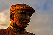 Nahaufnahme des Kopfes des Fiddler's Green Fishermen's Memorial, einer Statue für verlorene Fischer, North Shields, Tyne and Wear, England