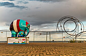 Fab Nelly, Elefantenskulptur entlang der Seaburn Seafront Promenade, Teil der Elmer's Great North Parade Kunstinstallation, Sunderland, Tyne and Wear, England