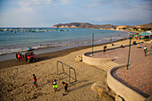 Strandszene in dem Fischerdorf Puerto Lopez,Puerto Lopez,Manabi,Ecuador