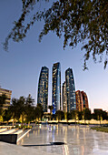 Emirates Towers vom Founder's Memorial in Abu Dhabi City aus gesehen,VAE,Abu Dhabi,Vereinigte Arabische Emirate