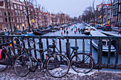 Schlittschuhlaufen auf den Grachten,Amsterdam,Niederlande