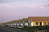 Ferienhäuser an einem Strand von Cape Cod, Truro, Cape Cod, Massachusetts.