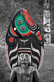 Totempfahl im U'Mista Cultural Center der Kwakwaka'wakw, Alert Bay auf Cormorant Island, Queen Charlotte Strait, BC, Kanada, British Columbia, Kanada