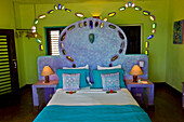 Gästezimmer in einem Flitterwochen-Häuschen mit Oktopus-Thema in einem Resort in Jamaika, Treasure Beach, Jamaika, Westindische Inseln