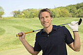 Porträt eines männlichen Golfspielers