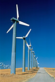 Stromerzeugende Windturbinen bei Byron, Kalifornien, USA