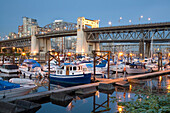Boote, False Creek, Burrard Bridge, Vancouver, British Columbia, Kanada