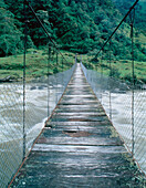 Hängebrücke über den Papallacta-Fluss, Napo-Provinz, Ecuador