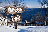 Schild am Mashu-See, Akan-Nationalpark, Hokkaido, Japan
