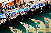 Gondelreihe, Venedig, Venetien, Italien