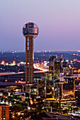 Dallas Skyline bei Abenddämmerung,Texas,USA