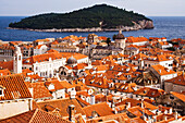 Die Altstadt von Dubrovnik und die Insel Lokrum, Kroatien