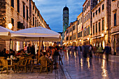Die Altstadt von Dubrovnik in der Abenddämmerung, Kroatien