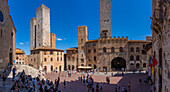 Blick auf Türme und Piazza del Duomo in San Gimignano, San Gimignano, UNESCO-Weltkulturerbe, Provinz Siena, Toskana, Italien, Europa
