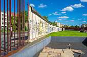 Blick auf ein Stück der Mauer an der Gedenkstätte Berliner Mauer,Gedenkstätte Park,Bernauer Straße,Berlin,Deutschland,Deutschland,Europa