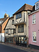 High Street und Buchhandlung aus dem 15. Jahrhundert,Lewes,East Sussex,England,Vereinigtes Königreich,Europa