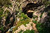 Cueva del Gato Höhle mit Wasserfall in Andalusien,Spanien,Europa