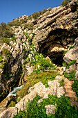 Höhle Cueva del Gato mit einem Wasserfall in Andalusien,Spanien,Europa