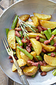 Potato wedges with beans and bacon