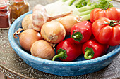 Zwiebeln, Fenchel, Tomaten und Paprika