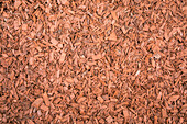 coloured bark mulch