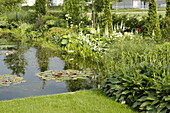 Gartenansicht mit Teich