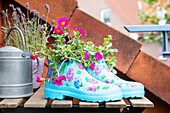 Upcycling - plant in rubber boots