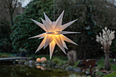 Lichter im Garten - beleuchteter Stern