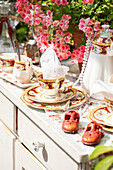 Decorative tableware