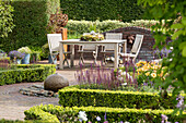 Summer garden - Garden furniture in ambiance