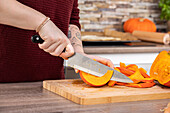 Pumpkin pizza - Slicing the pumpkin