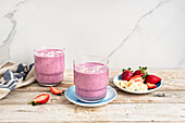 Berry and banana smoothie with oat flakes