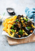 Fresh mussels with garnish