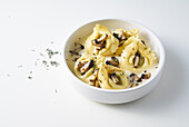 Fleisch-Tortellini in Taleggiosauce mit Pilzen