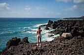 Die Lavafelsen von Los Hervideros auf Lanzarote, Kanarische Inseln, Spanien