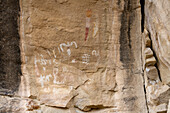 Prähispanische Piktogramme an der White Birds Interpretive Site im Canyon Pintado National Historic District in Colorado. Prähispanische Felszeichnungen der amerikanischen Ureinwohner