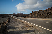 Straße auf Lanzarote, Kanarische Inseln, Spanien