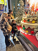 Weihnachten kommt in den Straßen von Zaragoza, Aragonien, Spanien
