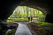 Die Höhlen von Sare, Eingangstor, Megalithischer Park, Labourd, Pyrenees-Atlantiques, Nouvelle-Aquitaine, Frankreich, Europa