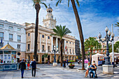 Plaza San Juan de Dios mit dem Rathaus, Cádiz, Costa de la Luz, Andalusien, Spanien