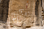 Pre-Hispanic pictographs at the White Birds Interpretive Site in the Canyon Pintado National Historic District in Colorado. Pre-Hispanic Native American rock art.