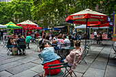 Bryant Park, read corner, bars and restaurants, Midtown Manhattan, New York City, USA.