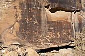 Eine prähispanische Felsmalerei der amerikanischen Ureinwohner im Nine Mile Canyon in Utah