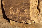 Petroglyphentafel der amerikanischen Ureinwohner an der East Four Mile Canyon Interpretive Site, Canyon Pintado National Historic District in Colorado. Prähispanische Felskunst der amerikanischen Ureinwohner
