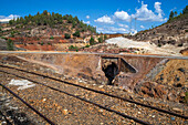 Eisenbahn des touristischen Zuges für die Fahrt durch das Bergbaugebiet RioTinto, Provinz Huelva, Spanien
